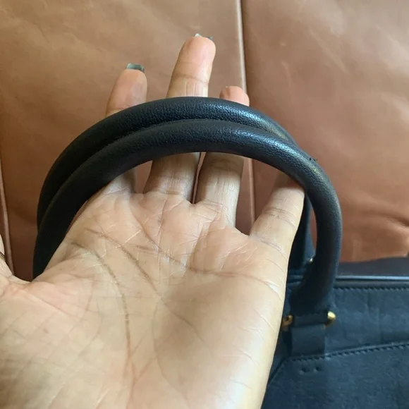 🦋Beautiful YSL Navy Blue Leather Handbag🦋 - Picture 7 of 14